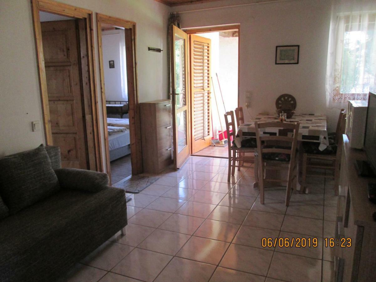 Fenyves Vendeghaz Apartment บาลาตอนเฟนีแวช ภายนอก รูปภาพ