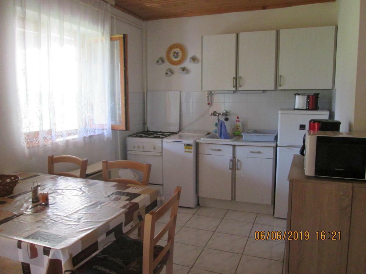 Fenyves Vendeghaz Apartment บาลาตอนเฟนีแวช ภายนอก รูปภาพ