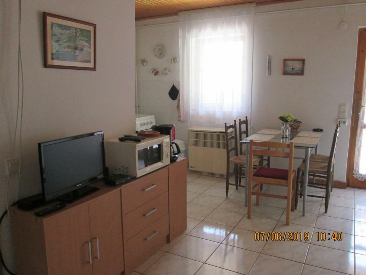 Fenyves Vendeghaz Apartment บาลาตอนเฟนีแวช ภายนอก รูปภาพ